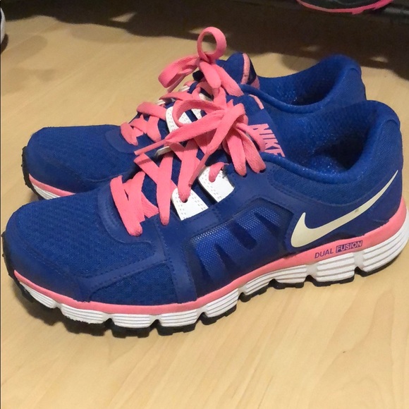 Nike Dual Fusion ST2 Runners - Picture 2 of 8